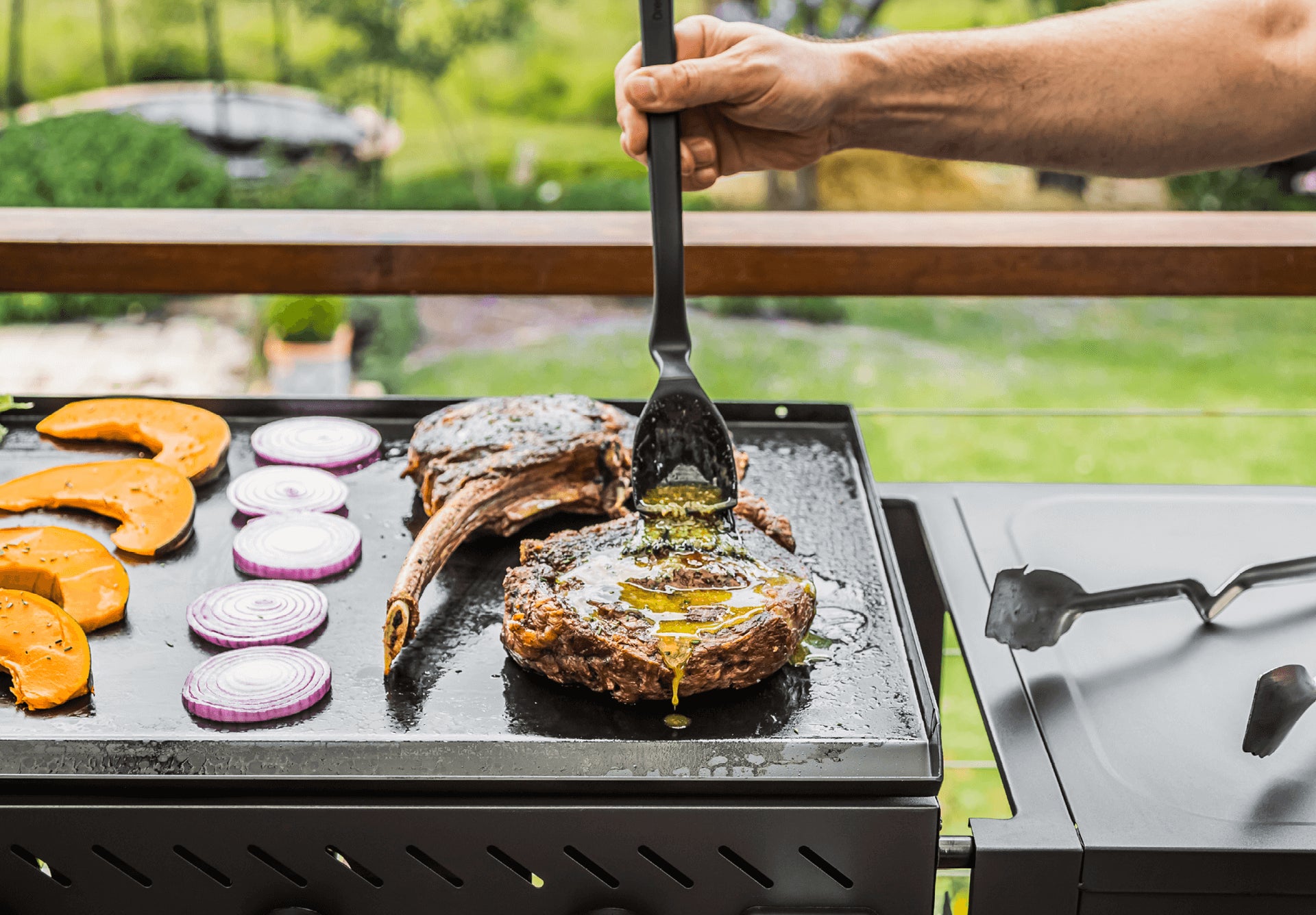 Dreamfarm_SetOfBBQGrillTools_Web_Lifestyles_4_6a728ede-6885-43d1-b72c-bb3b2222775a.webp